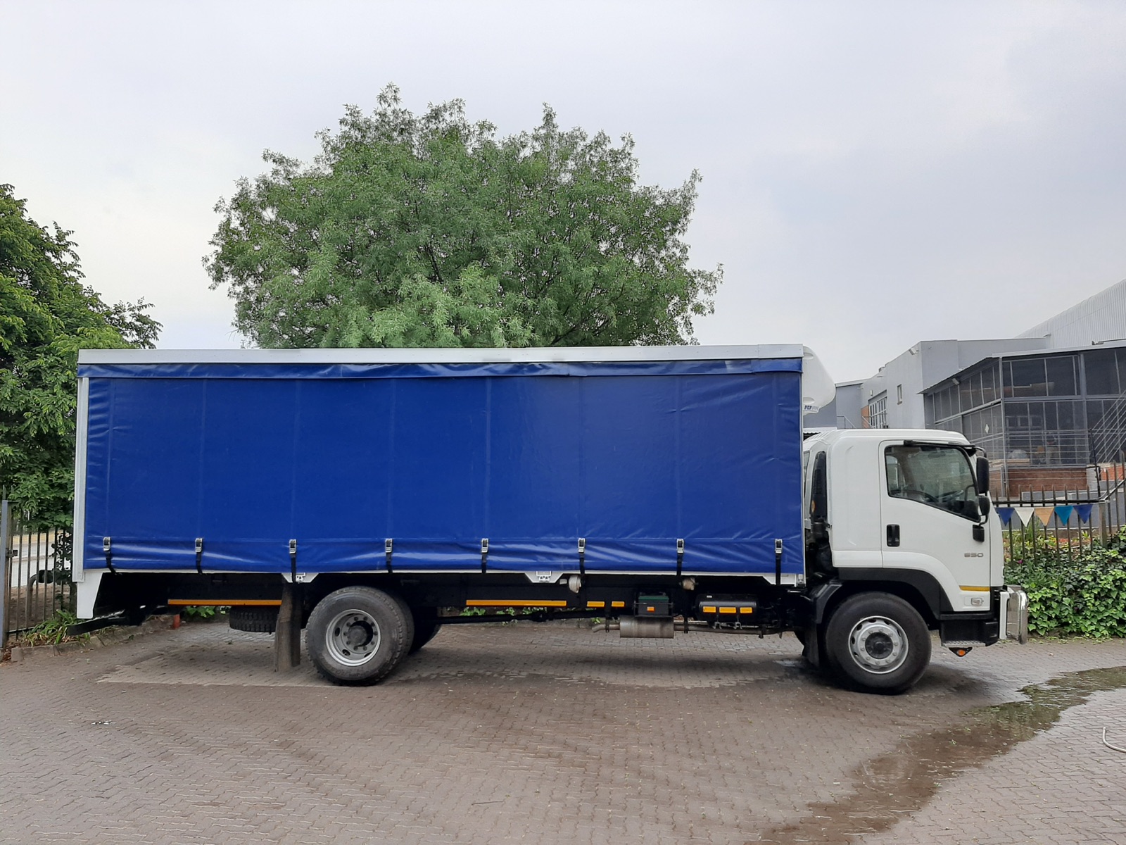 Truck tautliner curtain-side cover